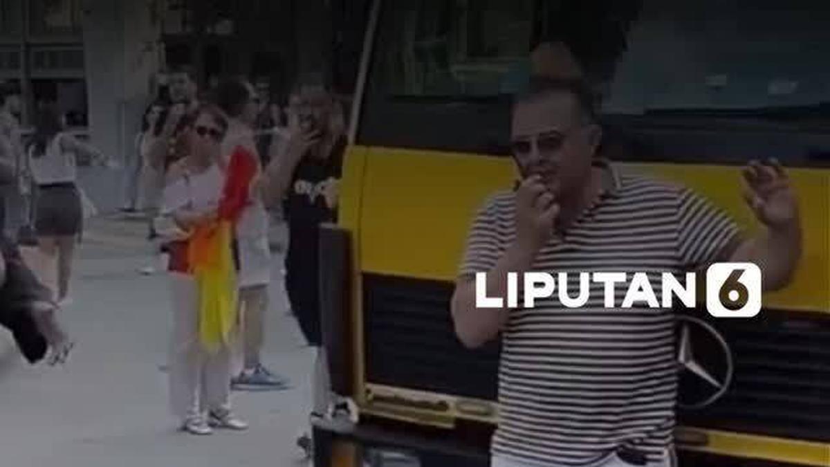 Blokade Konvoi LGBT, Aksi Berani Pendeta Baringkan Badan Depan Truk