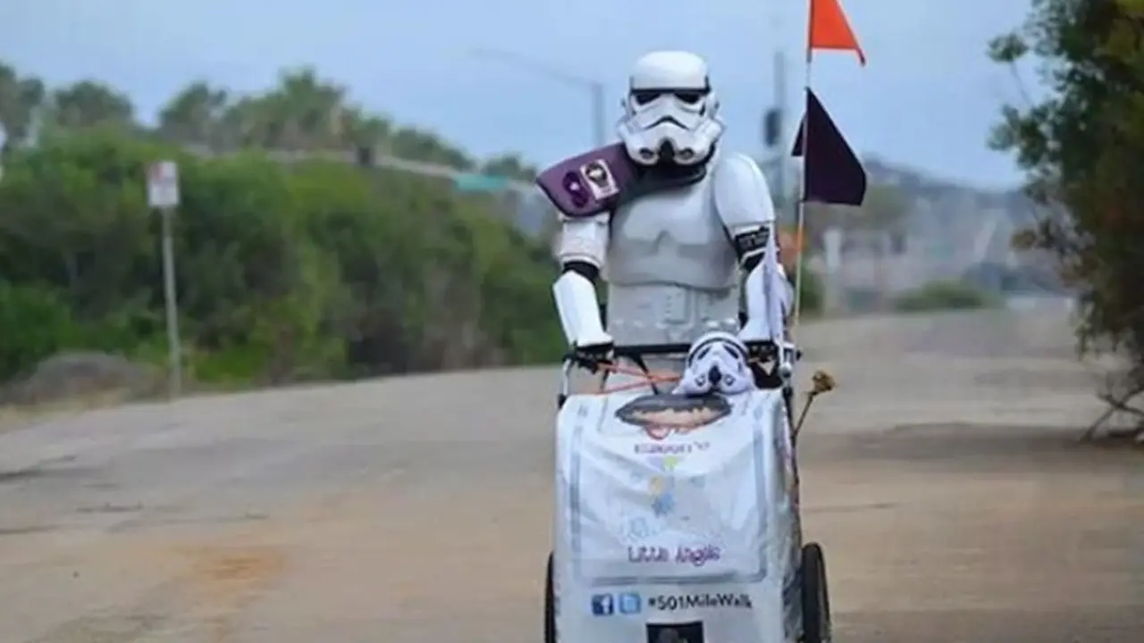 Suami Berkostum `Star Wars` demi Mendiang Istri