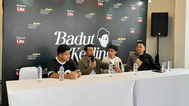 dbatlayar resmi mengumumkan tur perdana mereka bertajuk Badut Keliling.
