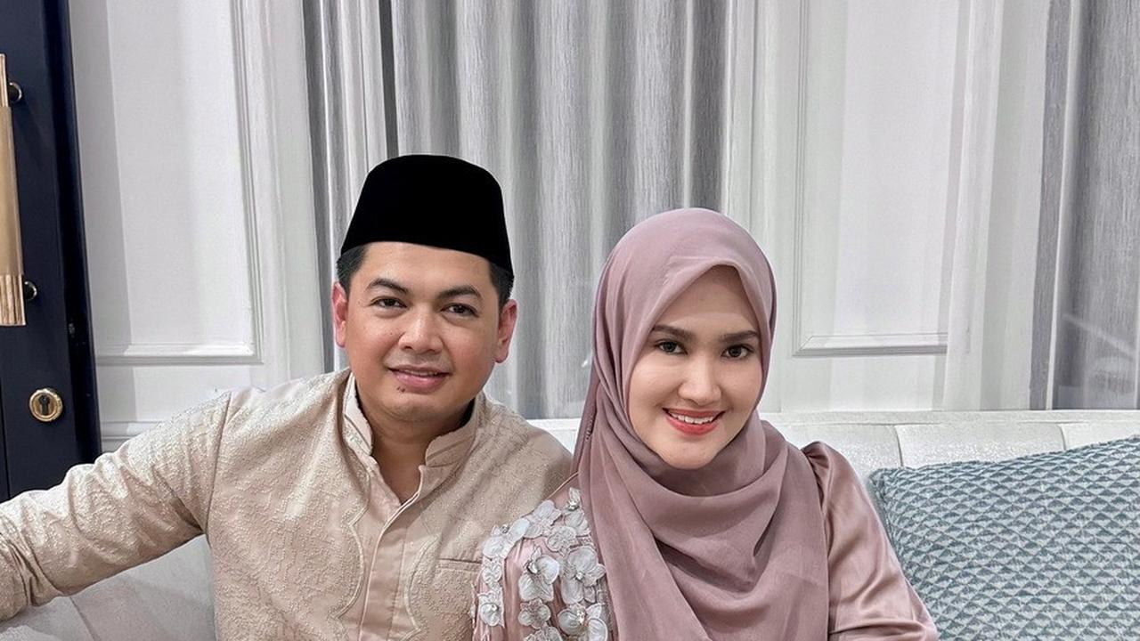 "Doa terbaik selalu untuk kamu. Makin soleh, makin bermanfaat untuk banyak orang, makin deket sama Allah, makin sayang aku," tulis Lisya di keterangan unggahannya.&nbsp;