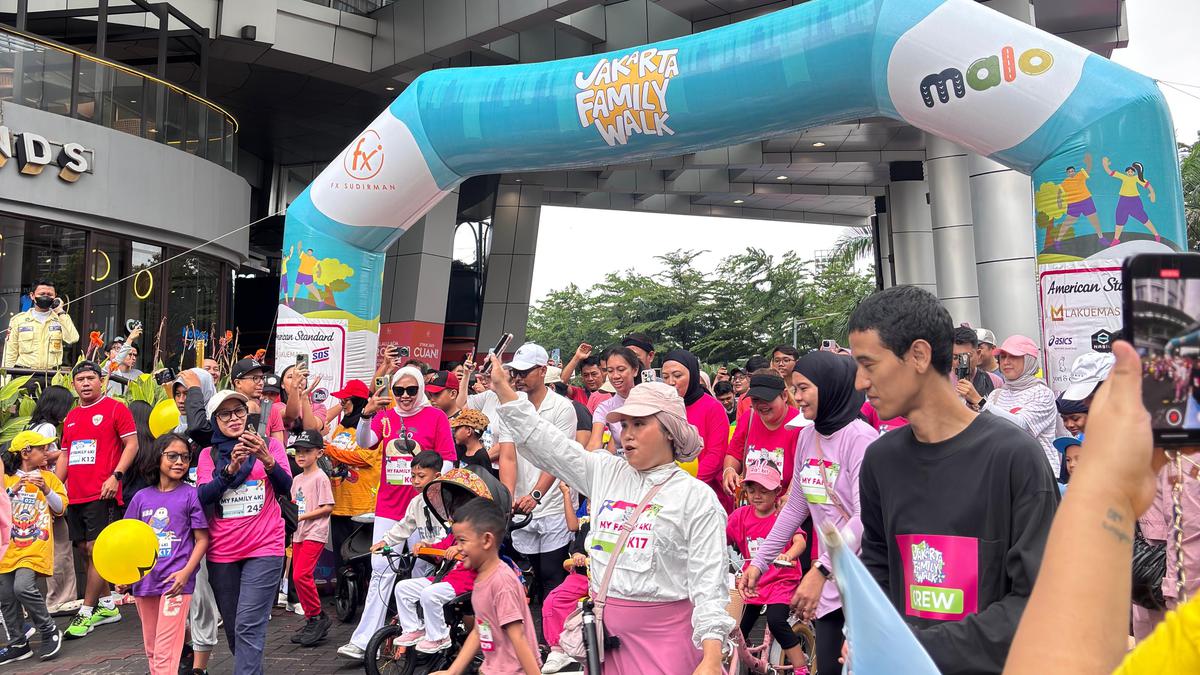 Tingkatkan Kedekatan Orangtua dan Anak di Jakarta Family Walk