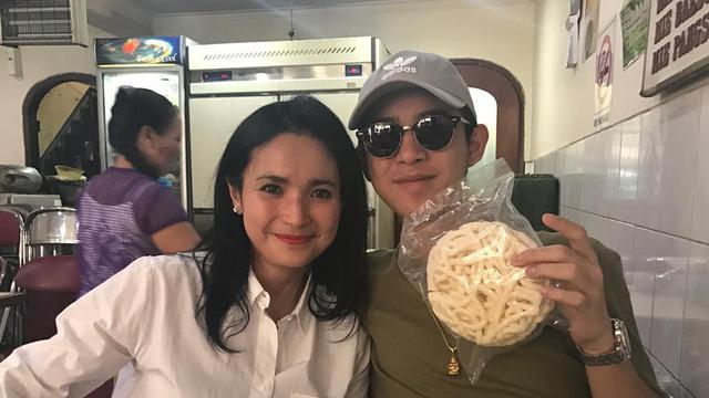 6 Potret Kebersamaan Nunu Datau dan Putranya, Bak Kakak Adik