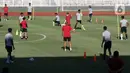 Shin Tae-yong pertama kali diperkenalkan oleh Ketua Umum Perserikatan Sepak Bola Seluruh Indonesia periode 2019-2023, Mochammad Iriawan di Ruang VVIP Stadion Pakansari, Kab Bogor, Jawa Barat, Sabtu (28/12/2019). (Liputan6.com/Helmi Fithriansyah)