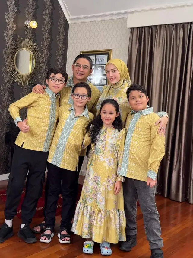 6 Inspirasi Baju Sarimbit Lebaran dari Keluarga Pasha Ungu dan Adelia Wilhelmina, Didominasi Warna Pastel
