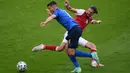 Leonardo Spinazzola menempati urutan pemain tercepat di Euro 2020. Pemain yang juga berjasa membawa Italia menjuarai perhelatan ini mampu mencatatkan kecepatan 33,8 km/jam saat berlari. (Foto: AFP/Pool/Laurence Griffiths)