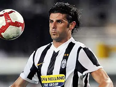 Aksi striker Juventus, Vincenzo Iaquinta dalam pertandingan Serie A menghadapi Chievo di Stadion Olimpico Grande, Turin, 23 Agustus 2009. AFP PHOTO/Vincenzo Pinto