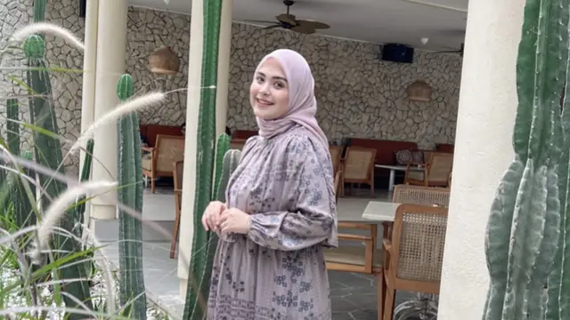 potret diri Vebby Palwinta, sumber Instagram: @vebbypalwinta