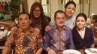 Mayangsari tampak bahagia saat makan malam bersama keluarga Cendana (Dok.Instagram/@mayangsaritrihatmodjoreal/https://www.instagram.com/p/BtAEXdQA1pH/Komarudin)