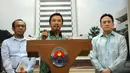 Menpora, Imam Nahrawi (tengah) memberikan keterangan terkait revisi logo dan maskot Asian Games 2018 di Kemenpora, Jakarta, Rabu (6/1/2016). Diperlukan waktu sekitar tiga bulan untuk melakukan revisi tersebut. (Liputan6.com/Helmi Fithriansyah)