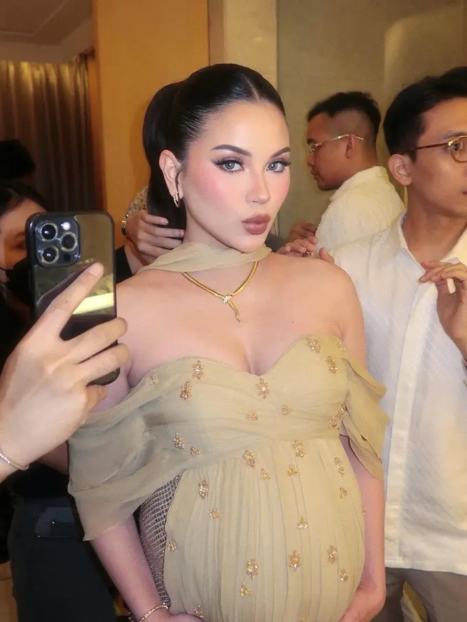 Pesona Elegan Alyssa Daguise di Resepsi Pernikahan El Rumi-Syifa Hadju, Bertabur Perhiasan Mewah Ratusan Juta