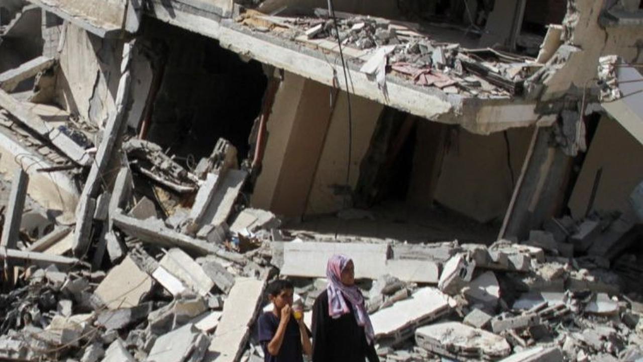 “Kehancuran di Gaza tak terlukiskan,” kata UNRWA di media sosial, dilansir The Cradle, Selasa (11/6). “Lebih dari separuh bangunan telah hancur," lanjutnya.&nbsp;REUTERS/Mahmoud Issa