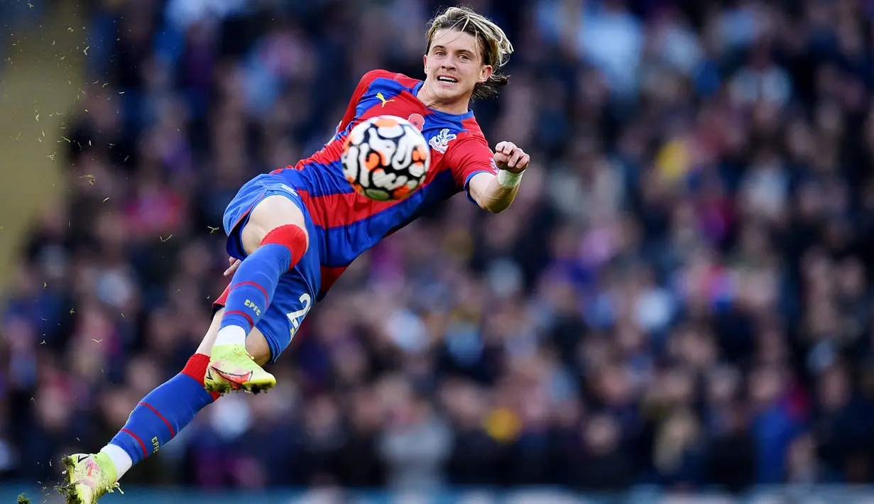 Conor Gallagher - Pemain Chelsea yang dipinjamkan ke Crystal Palace ini terbukti mengalami perkembangan pesat. Gallagher yang kini diandalkan Patrick Vieira telah menorehkan 4 gol dan 3 assist untuk The Eagles. (AFP/Oli Scarff)
