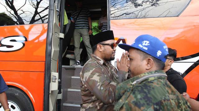 Bus Pariwisata Antar Anggota DPRD Kota Malang ke KPK