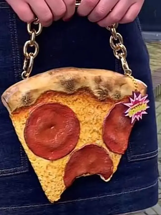 Ilustrasi tas berbentuk pizza