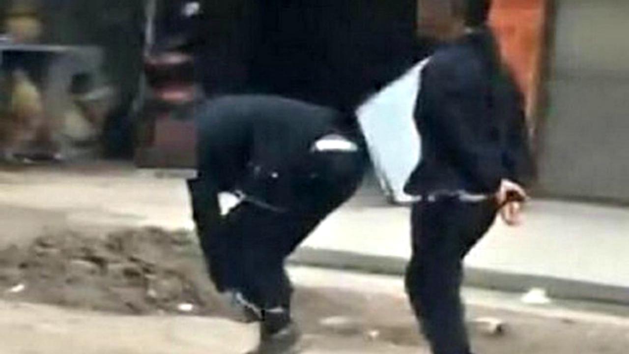 Astaga, Remaja Ini Dirantai Keliling Kota oleh Ibunya Sendiri