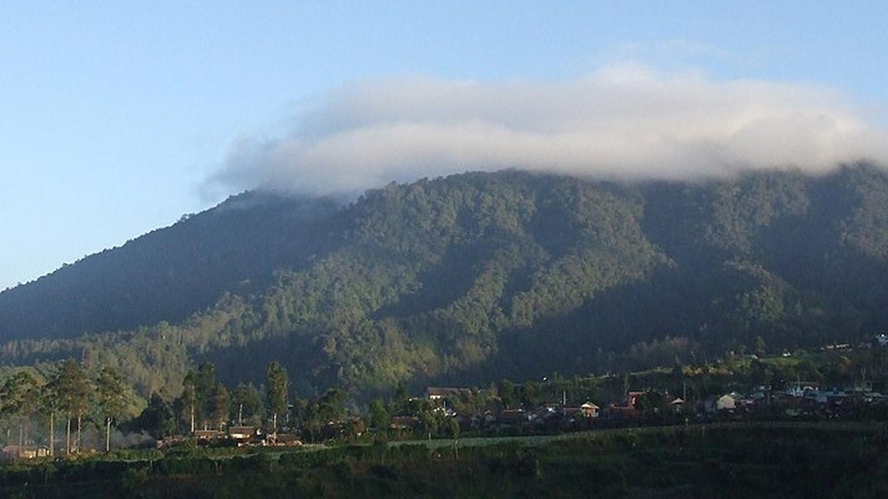 Riwayat Gunung Burangrang, Tercipta dari Letusan Gunung Purba Bandung hingga Mitos Segitiga Misterius