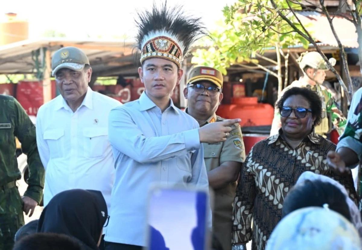 Wamendagri Ribka Haluk mendampingi Wapres Gibran Rakabuming Raka kunjungan kerja ke sejumlah wilayah di Tanah Papua