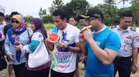 Wakil Gubernur DKI Jakarta Sandiaga Uno saat berada di Kepulauan Seribu, Selasa (27/2/2018). (Liputan6.com/Devira Prastiwi)