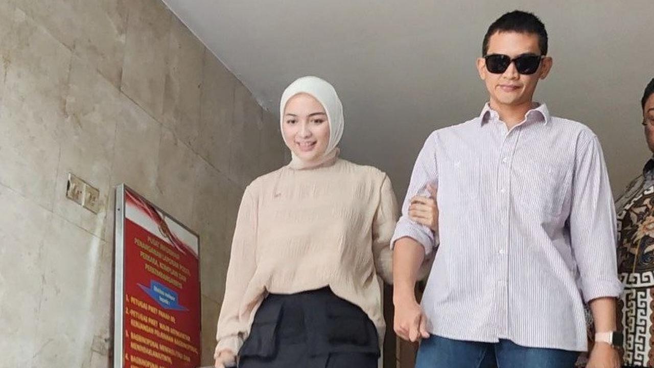7 Potret Rezky Aditya Mengaku Siap Jalani Tes DNA, Minta Pihak Wenny Aryani yang Tentukan Tempatnya