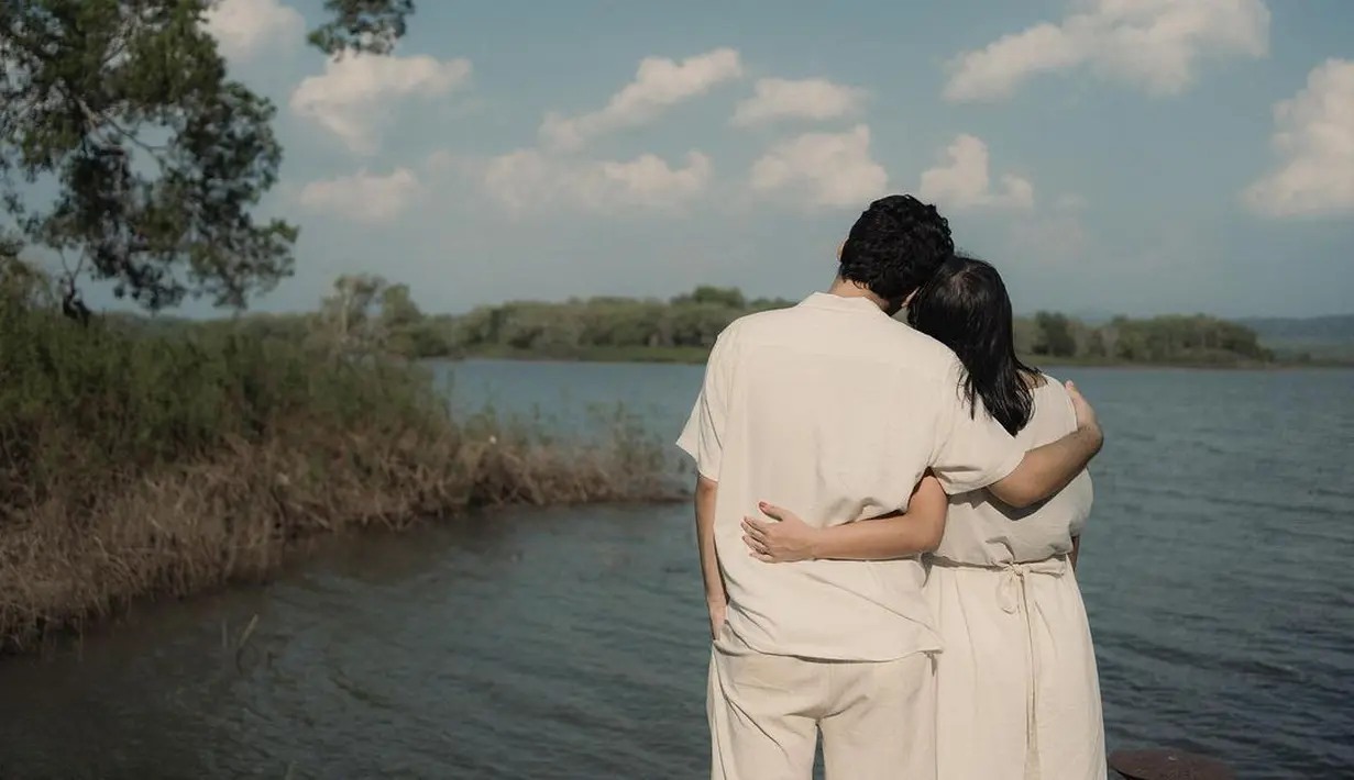 Foto-foto yang diunggah tampak sederhana tapi memancarkan aura bahagia. [Instagram @mikha97]