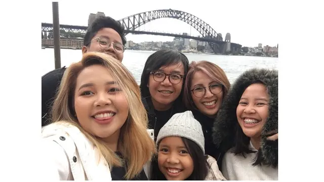 Ari Lasso kerap mengajak keluarga kecilnya untuk berlibur bersama.