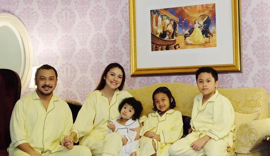 Giring Nidji ajak istri dan anak-anaknya liburan ke Jepang [foto: instagram.com/giring]