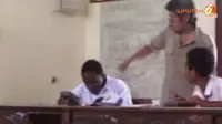 [VIDEO] Miris! Guru di Jayapura Pukul Kepala Murid Sambil Merokok
