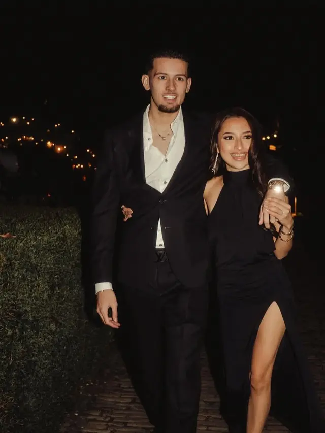 Jennifer Coppen saat Dilamar Justin Hubner dengan romantis. [@jennifercoppenreal20]