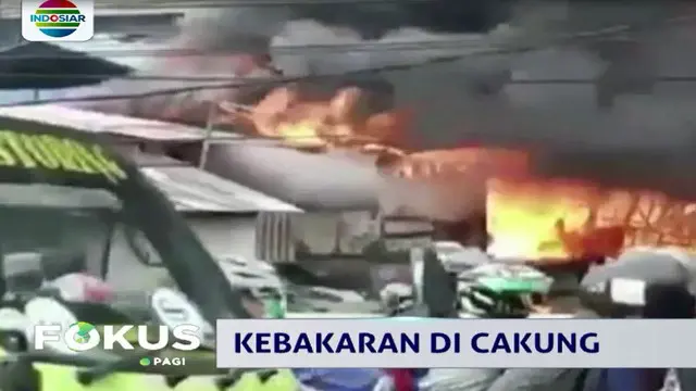 Belasan Bangunan Semi Permanen Dilahap Sijago Merah di Cakung