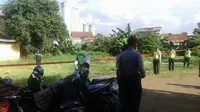 Aparat kepolisian di lokasi ledakan di Tanah Abang, Jakarta Pusat. (Liputan6.com/Audrey Santoso)