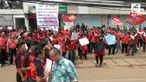 Para eks karyawan Seven Eleven menuntut pelunasan gaji dan pesangon. Ada 278 delapan karyawan yang belum menerima gaji.
