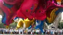 Sejumlah balon berjajar saat umat muslim melaksanakan salat Idul Adha 1439 H di Monumen Perjuangan Jatinegara, Jakarta Timur, Rabu (22/8). (Liputan6.com/JohanTallo)