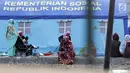 ara pencari suaka duduk-duduk di halaman gedung bekas Markas Kodim di kawasan Kalideres, Jakarta, Selasa (16/7/2019). Rata-rata para pencari suaka tersebut berasal dari Afghanistan, Pakistan, Somalia, Sudan, Iraq, dan Iran. (Liputan6.com/Helmi Fithriansyah)