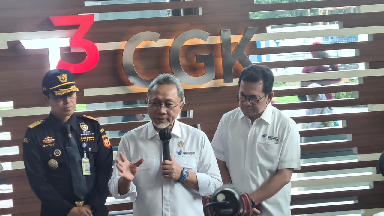 Menteri Perdagangan Zulkifli Hasan kunjungi Terminal 3 Bandara Internasional Soekarno Hatta, Senin (6/5/2024). (Foto: Liputan6.com/Pramita T)