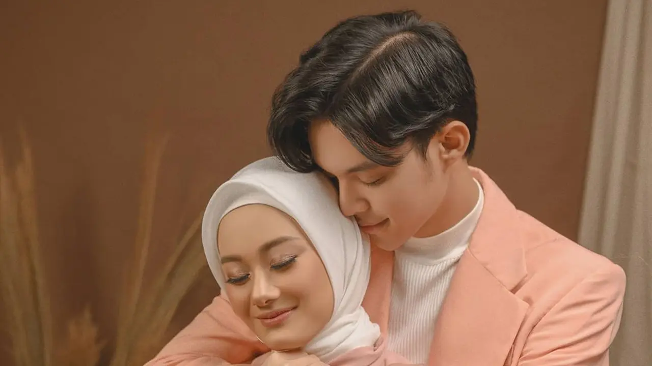 Dinda Hauw dan Rey Mbayang. (Foto: Rio Motret dari Instagram @riomotret)