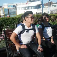 Dian Sastrowardoyo bersama suami dan anak-anak. (Instagram @therealdisastr)