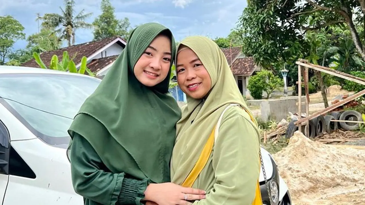 7 Pesona Findi Artika saat Pakai Hijab, Disebut Mirip Nissa Sabyan