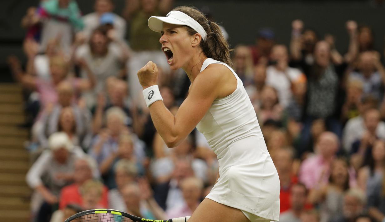 Ekspresi Johanna Konta saat mengalahkan petenis Rumania, Simona Halep pada perempat final tunggal putri Wimbledon 2017 di The All England Lawn Tennis Club, Wimbledon, London, (11/7/2017). (AP/Alastair Grant)