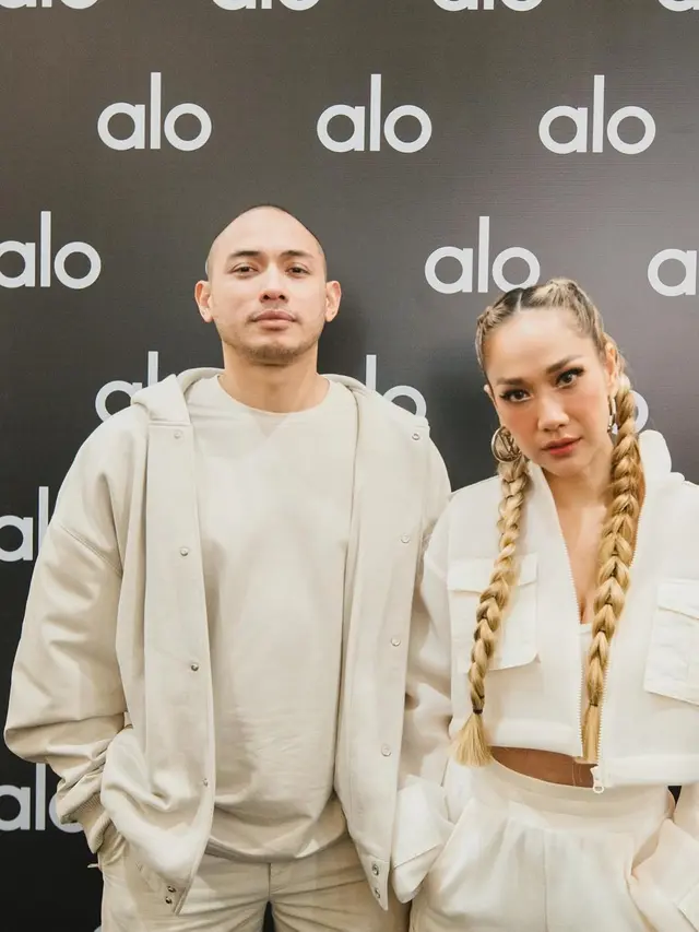 6 Gaya Bucin Serasi Bunga Citra Lestari dan Tiko Aryawardhana yang Selalu Hadiri Event Bersama