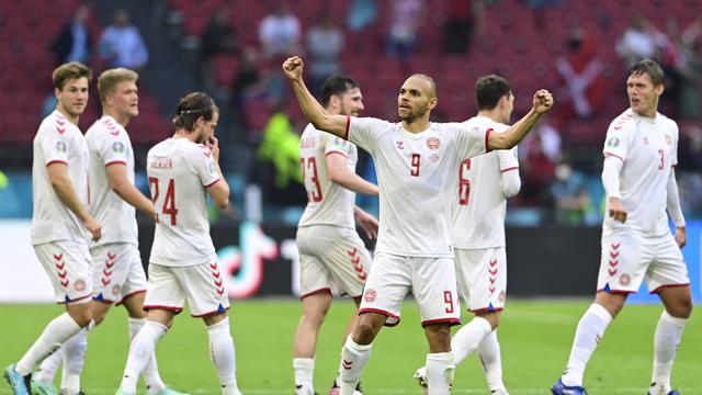Striker Denmark Martin Braithwaite merayakan gol pertamanya di Euro 2020 / 2021