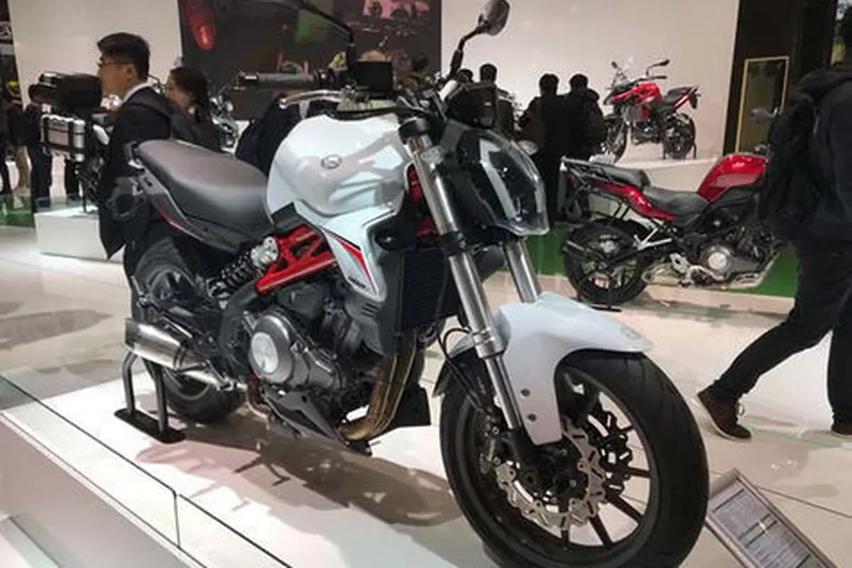 Benelli TNT 302S