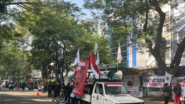 Massa Pendukung Hasto Jelang Vonis di PN Tipikor Jakarta