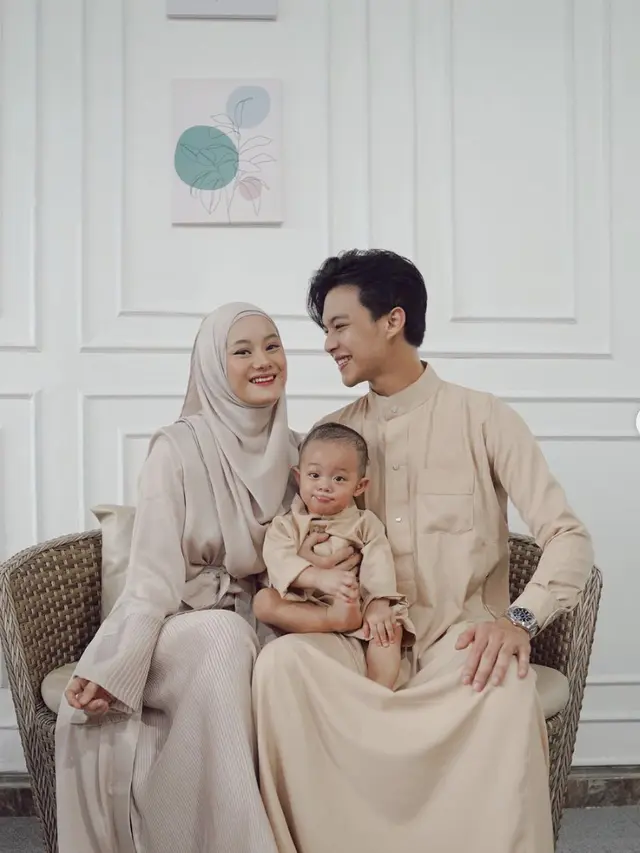 Dinda Hauw dan Rey Mbayang