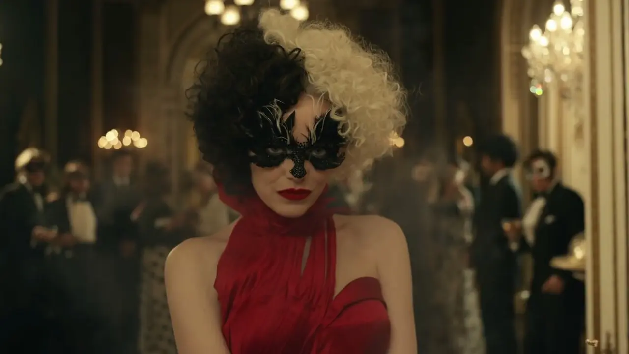 Berperan sebagai Cruella, Makeup Emma Stone Terinspirasi dari Gaya Punk Rock Tahun 70-an