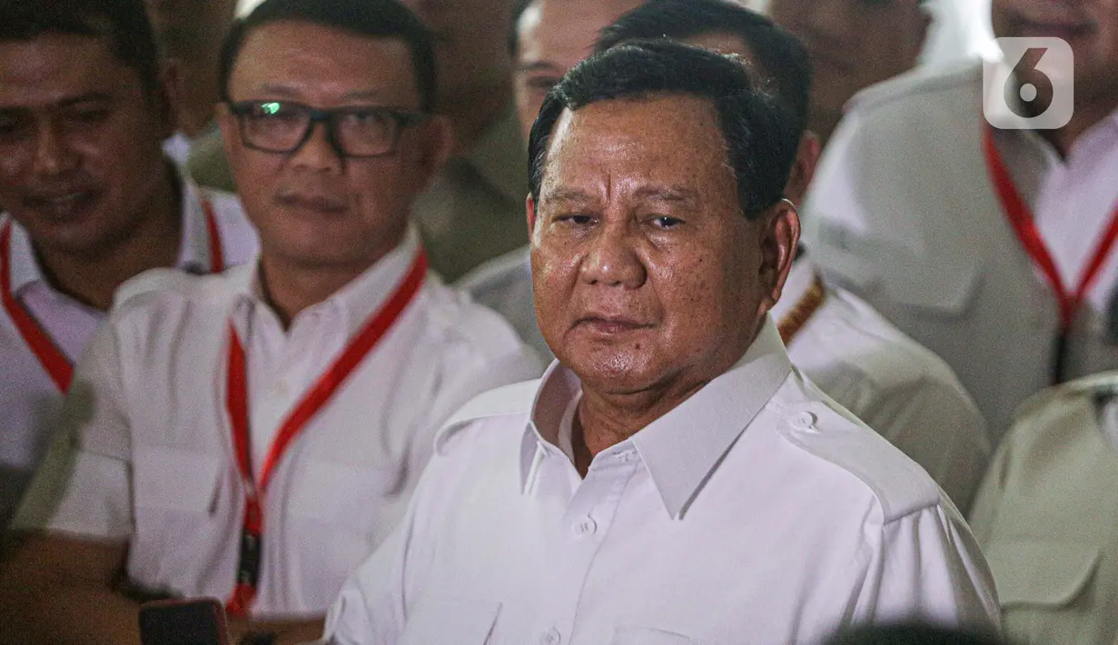 Diberitakan sebelumnya, bakal calon presiden dari Koalisi Indonesia Maju (KIM) Prabowo Subianto telah mengumumkan secara langsung nama pendampingnya sebagai calon wakil presiden dari KIM pada Minggu 22 Oktober 2023 di Rumah Kertanegara Jakarta. Nama tersebut adalah Gibran Rakabuming Raka. (Liputan6.com/Faizal Fanani)