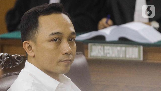 Ekspresi Tanpa Senyum Ricky Rizal Dituntut Delapan Tahun Penjara di Kasus Pembunuhan Brigadir J