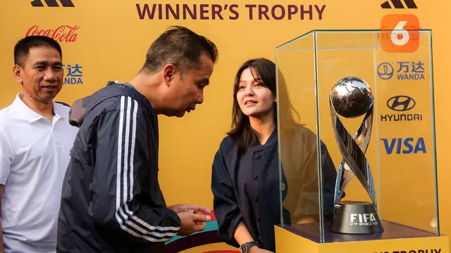 Foto: Kemeriahan Rangkaian Acara Trophy Tour Experience Piala Dunia U-17 2023 di Bandung, Ada Bintang Dangdut Hingga Legenda Persib