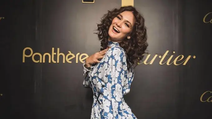 [Bintang] Bergaya Luwes Seperti Model, Intip 8 Gaya Fashionable Luna Maya