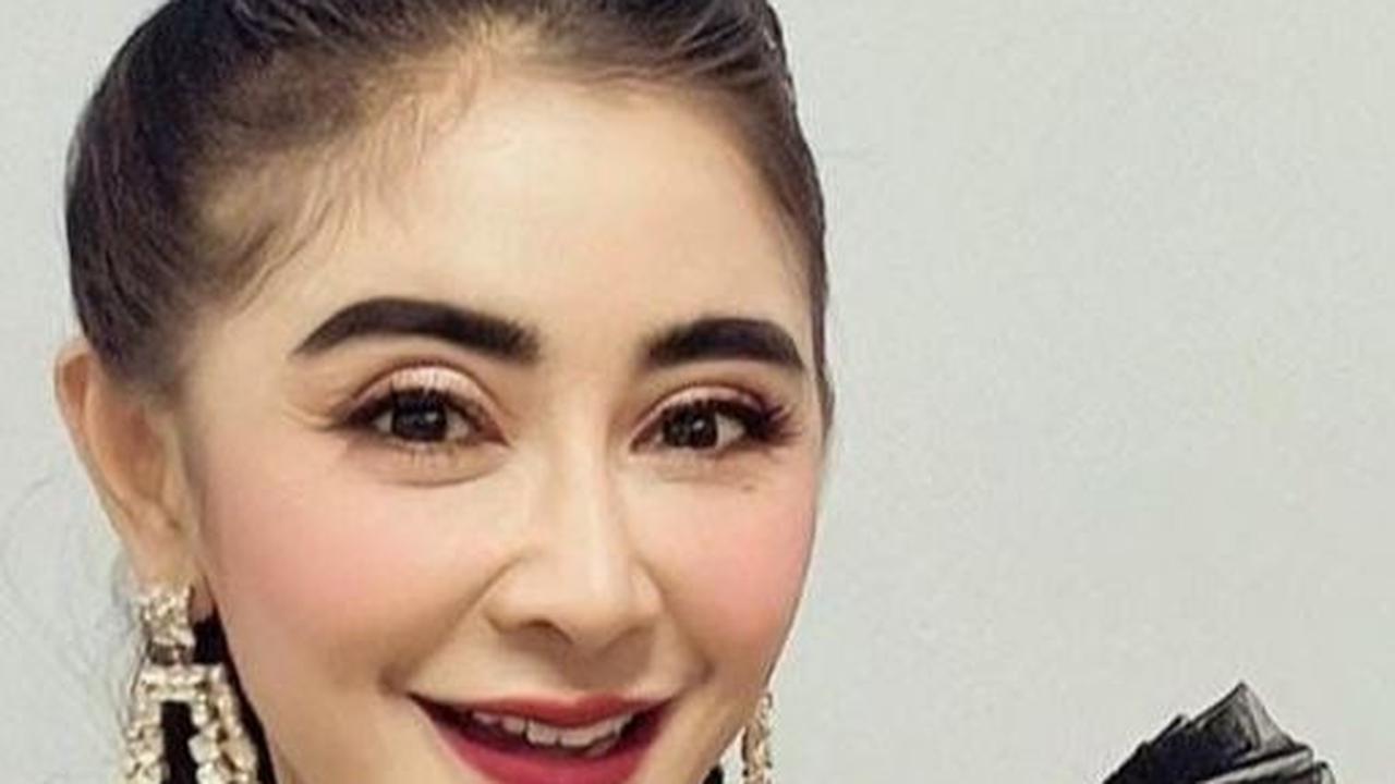 Penampilan Kece Uut Permatasari, Ibu Dua Anak yang Masih Seperti ABG