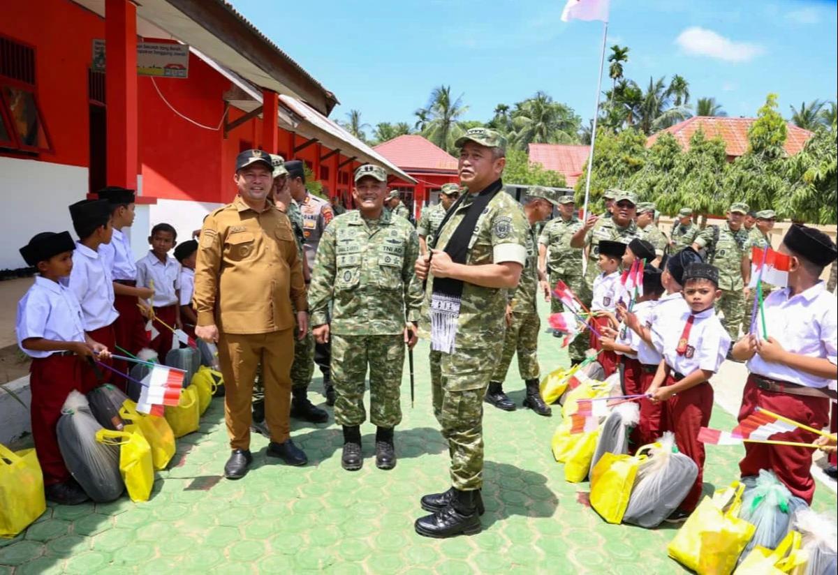 FOTO: Kasad Resmikan Jembatan Gantung Garuda di Aceh